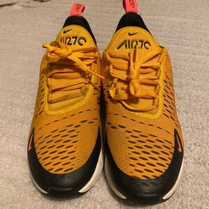 Nike Air Max university gold